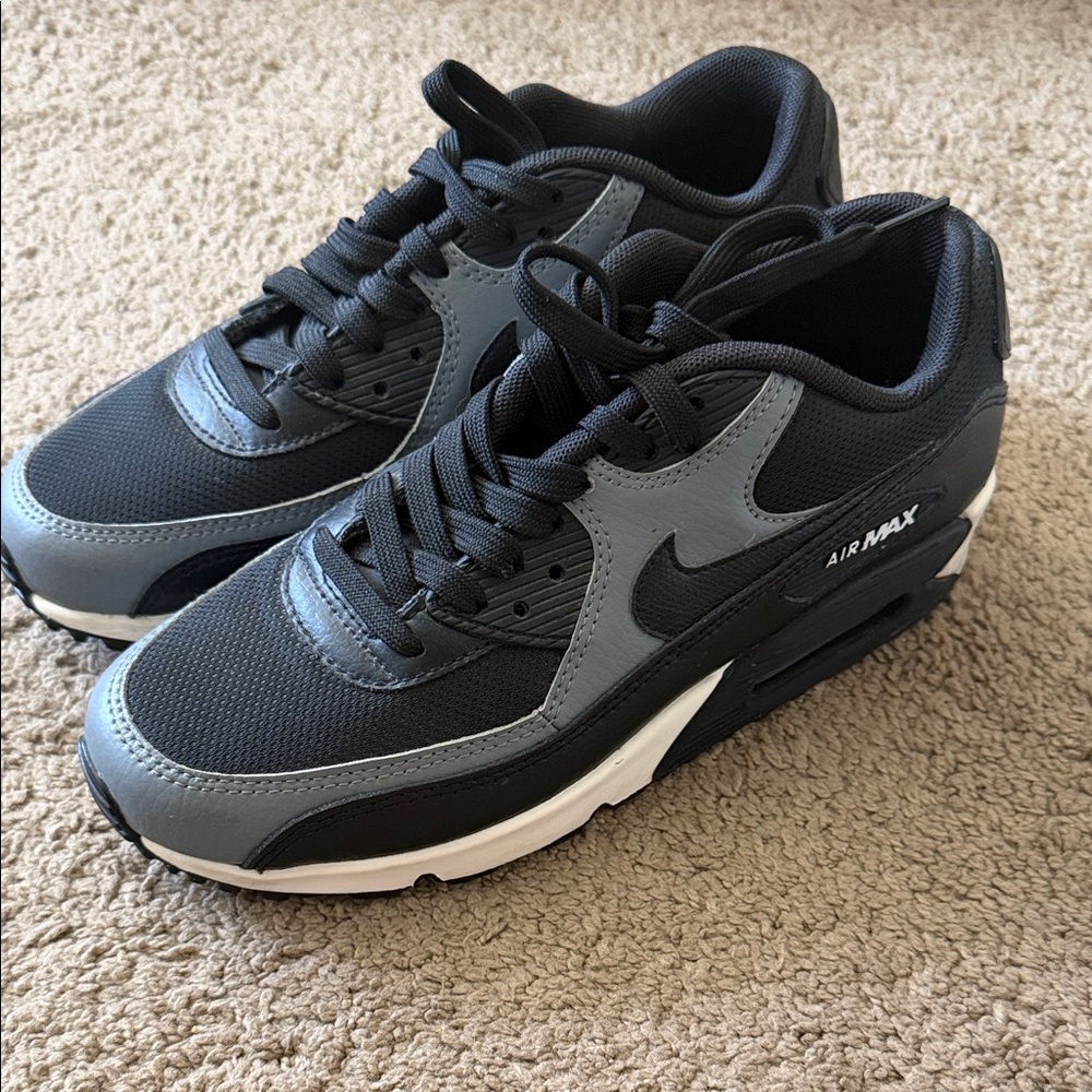 Nike air max black and grey 7.5 EUC